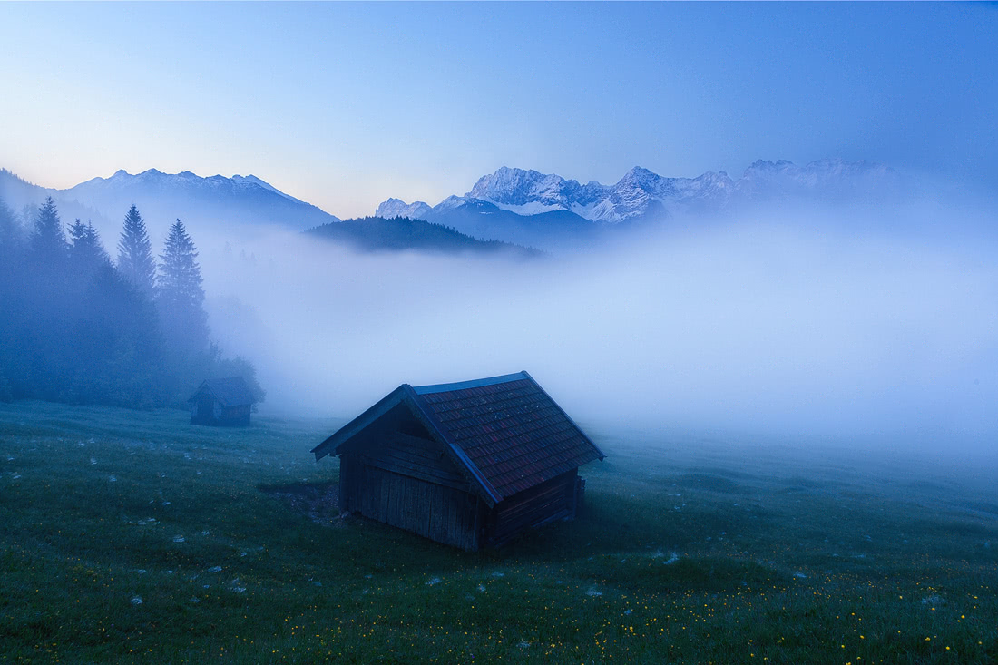 blaue stunde geroldsee wetterstein karwendel bayern bavaria barn foggy morning karwendel Alps Alpen